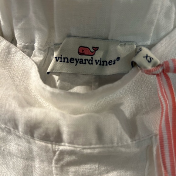 NWT. Vineyard Vines linen shorts - Picture 2 of 3